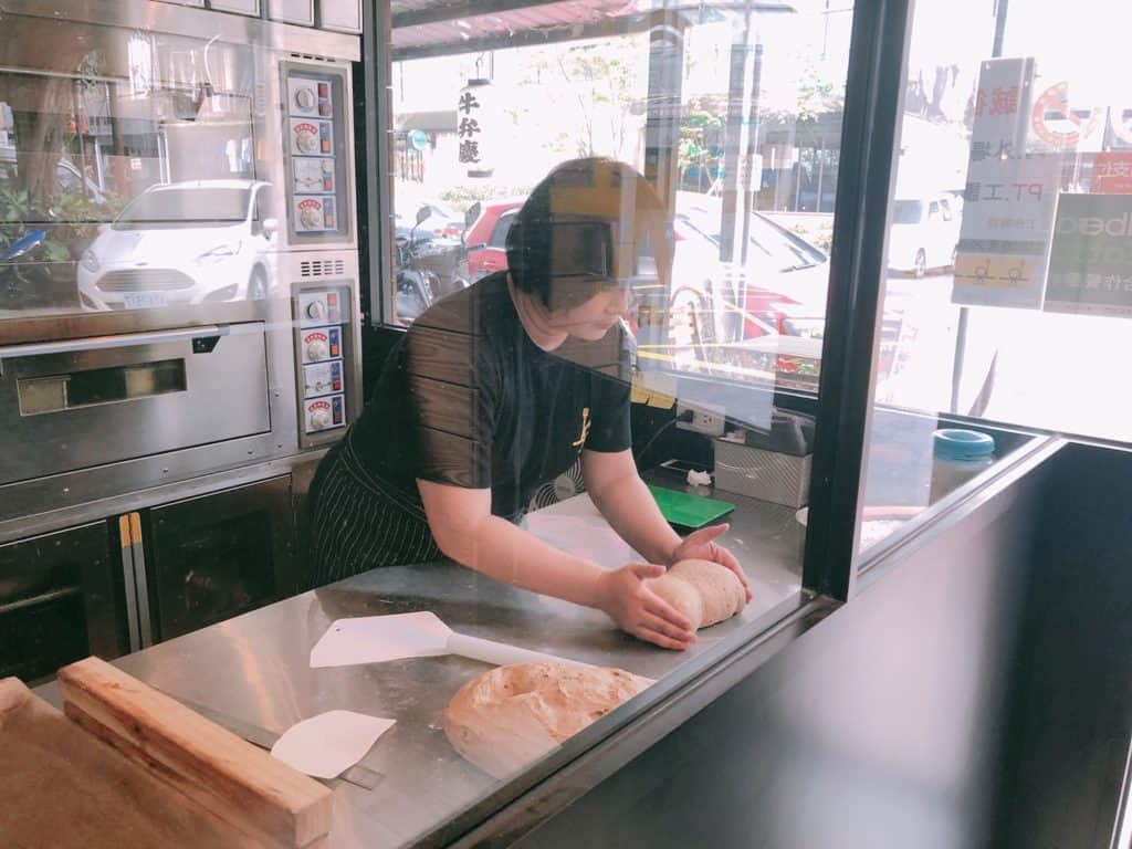 台北｜大安區｜big table 每天都想吃的美味．自家烘培三明治早午餐-麵包室