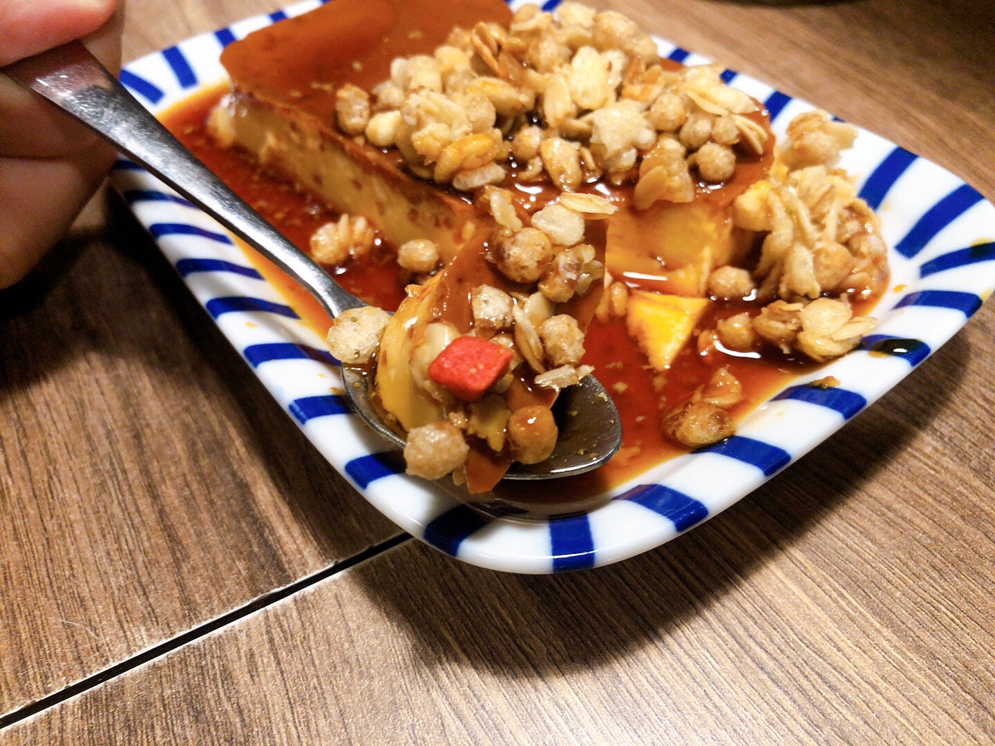 富士咖哩fuji curry-一口富士布丁搭配滿載的穀物，脆甜脆甜的怡人香氣