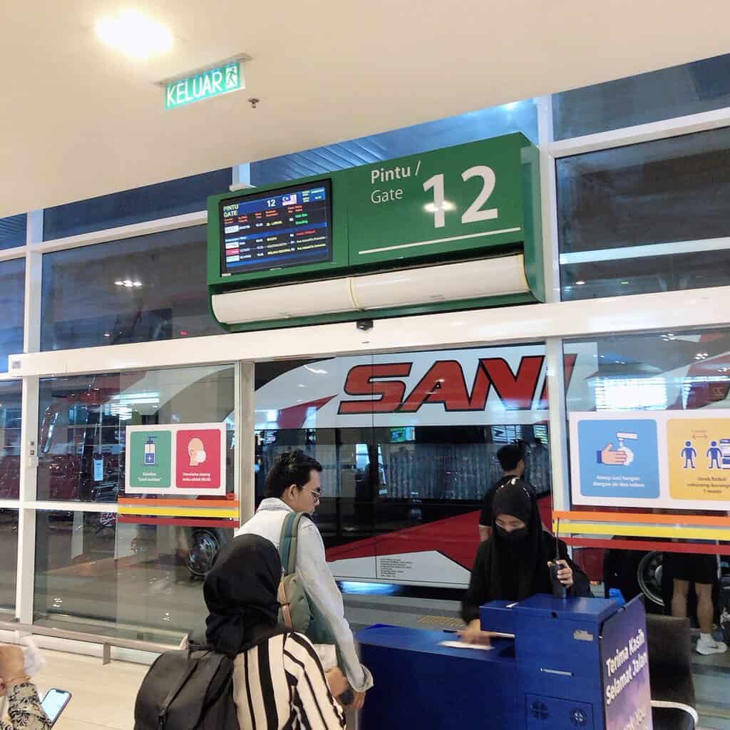 Terminal Bersepadu Selatan 吉隆坡到馬六甲 gate12 搭車處