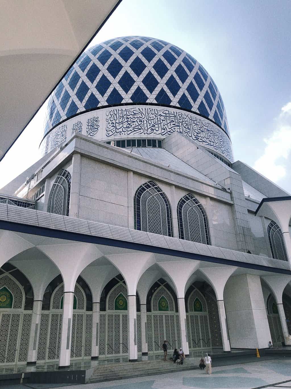 藍色清真寺 馬來西亞 (Sultan Salahuddin Abdul Aziz Shah Mosque)  藍色圓頂外觀